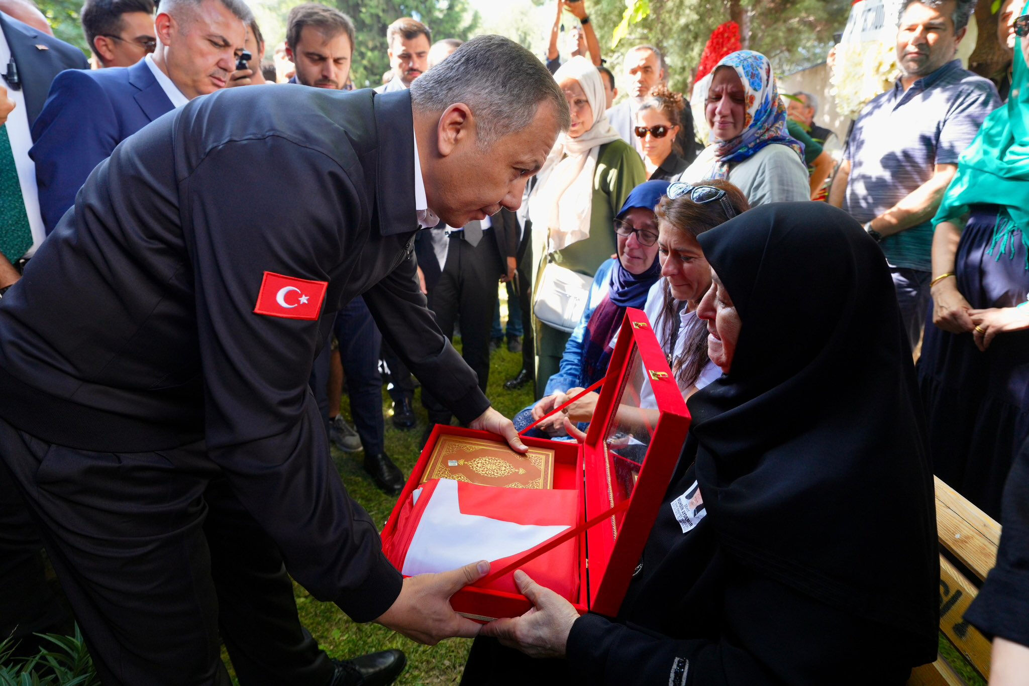 Bakan Yerlikaya açıkladı: Balçova saldırısında yaralanan polislerin durumu iyi Bakan Yerlikaya açıkladı: Balçova saldırısında yaralanan polislerin durumu iyi - 2. Resim