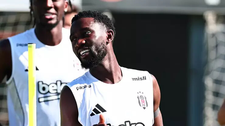 Beşiktaş'a kötü haber: Yeni transfer sedyeyle oyundan çıktı Beşiktaş'a kötü haber: Yeni transfer sedyeyle oyundan çıktı - 1. Resim