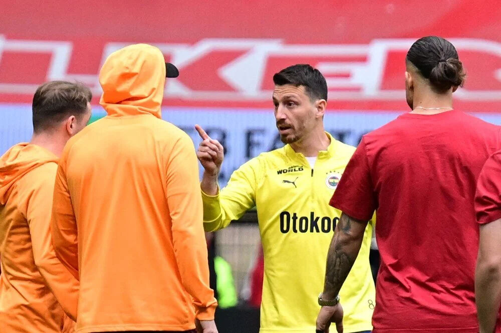Derbide birbirine girmişlerdi! Sosyal medya bu kareleri konuşuyor: Kerem-Mert Hakan buluşması - 2. Resim