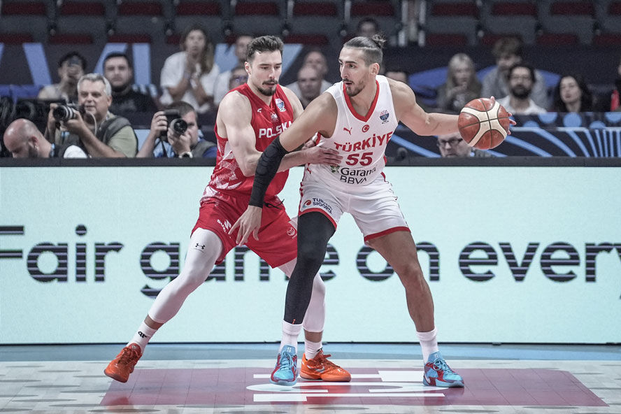 Ergin Ataman'ın duygusal anları: Gözleri yaşardı Ergin Ataman'ın duygusal anları: Gözleri yaşardı - 2. Resim