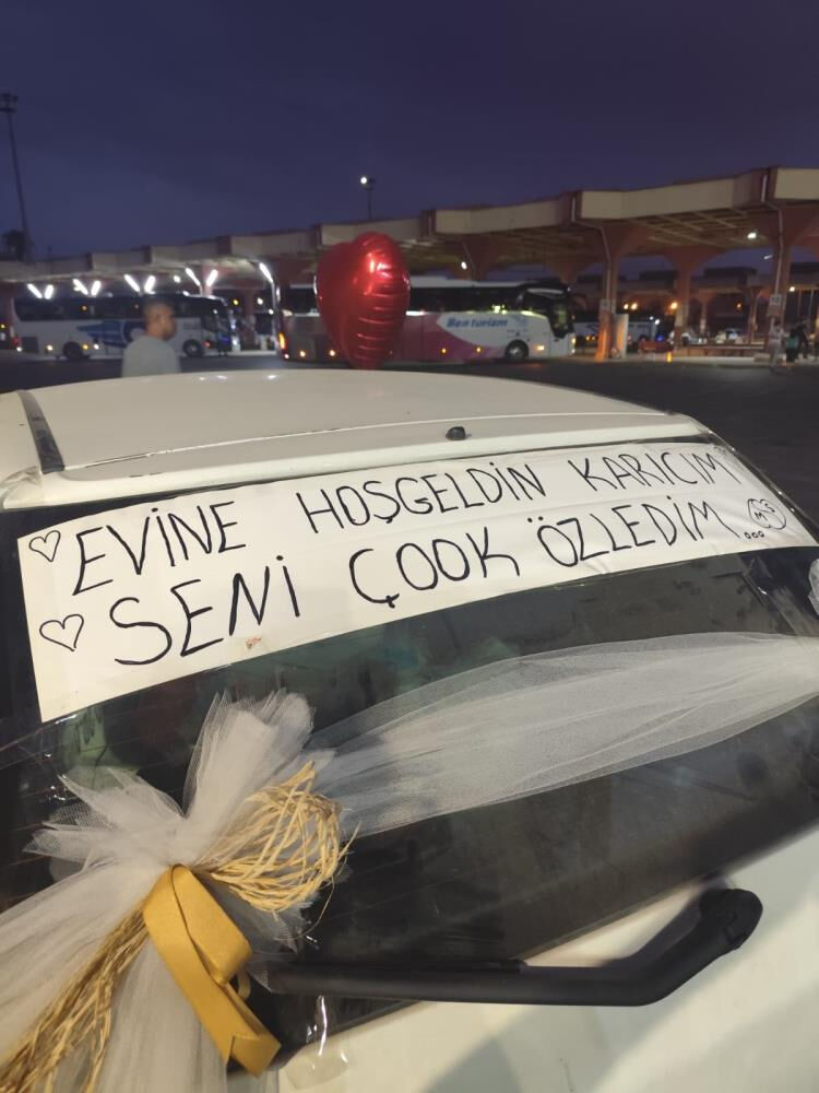 Eşine yaptığı sürpriz işinden etti! "Hanımcılık kazandı ama..." Eşine yaptığı sürpriz işinden etti! "Hanımcılık kazandı ama..." - 1. Resim