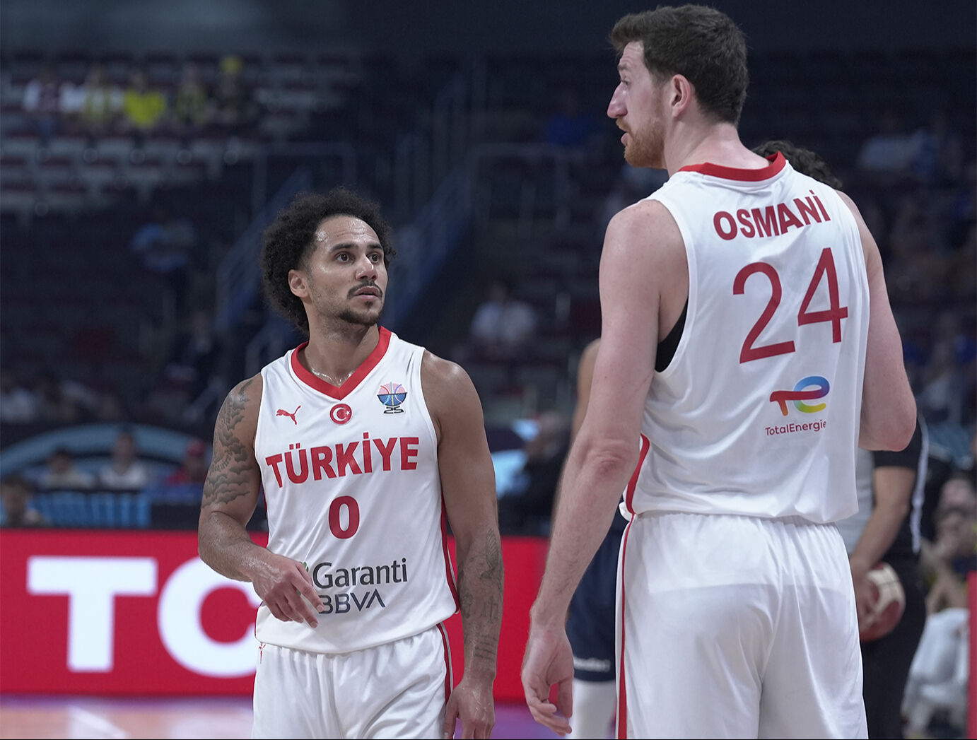 12 Dev Adam, EuroBasket'te bir kez daha yarı finalde! EuroBasket 2025'te çeyrek final heyecanı: Namağlup 12 Dev Adam, Polonya karşısında - 1. Resim