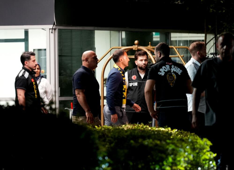 Fenerbahçe’nin yeni hocası Tedesco, Mourinho'nun kopyası: Rotasyon sevdalısı... Fenerbahçe’nin yeni hocası Tedesco, Mourinho'nun kopyası: Tazminat canavarı... - 1. Resim