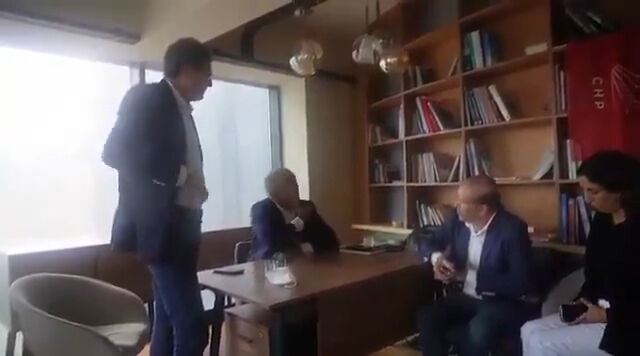 Gürsel Tekin masayı yumruklayıp CHP'lilerin yüzüne söyledi: Ertan Yıldız'ı işaret etti Gürsel Tekin masayı yumruklayıp CHP'lilerin yüzüne söyledi: Ertan Yıldız'ı işaret etti - 1. Resim