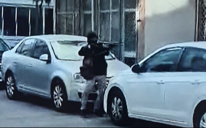 İşte Balçova'da iki polisi şehit eden katilin odası! Dedesi gözyaşlarıyla anlattı: Ben bittim İzmir'de 2 polisi şehit eden saldırganın dedesi gözyaşlarıyla anlattı!