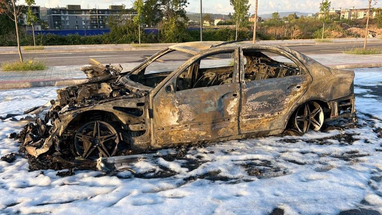 Motor arızası veren yabancı plakalı aracını gümrükten geçiremeyince yaktı