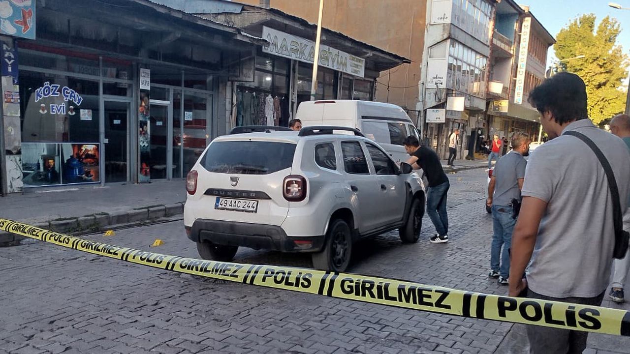 Muş'ta silahlı kavgada kan aktı: Ölü ve yaralılar var Muş'ta silahlı kavgada kan aktı: Ölü ve yaralılar var