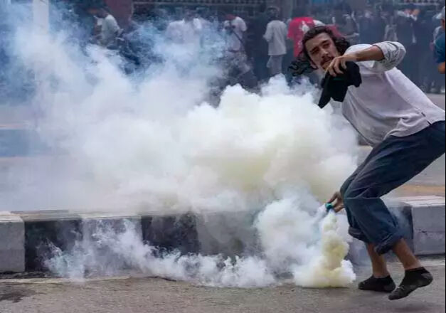 Nepal’de protestolar kontrolden çıktı: Başbakanlık Sarayları ateşe verildi! Başbakan istifa etti Nepal’de protestolar kontrolden çıktı: Başkanlık ve Başbakanlık Sarayları ateşe verildi - 2. Resim