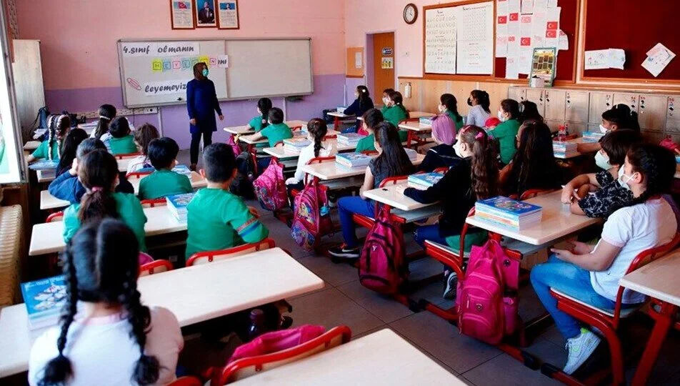 Okullarda ilk hafta yoklama alınır mı, devamsızlık yazılır mı? 8 Eylül'de okullarda eğitim başladı! Okullarda ilk hafta yoklama alınır mı, devamsızlık yazılır mı? 8 Eylül'de okullarda eğitim başladı! - 1. Resim