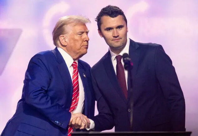 ABD'de Trump destekçisi aktivist Charlie Kirk'e silahlı saldırı! Yüzlerce kişinin gözü önünde öldürüldü Trump ve Charlie Kirk