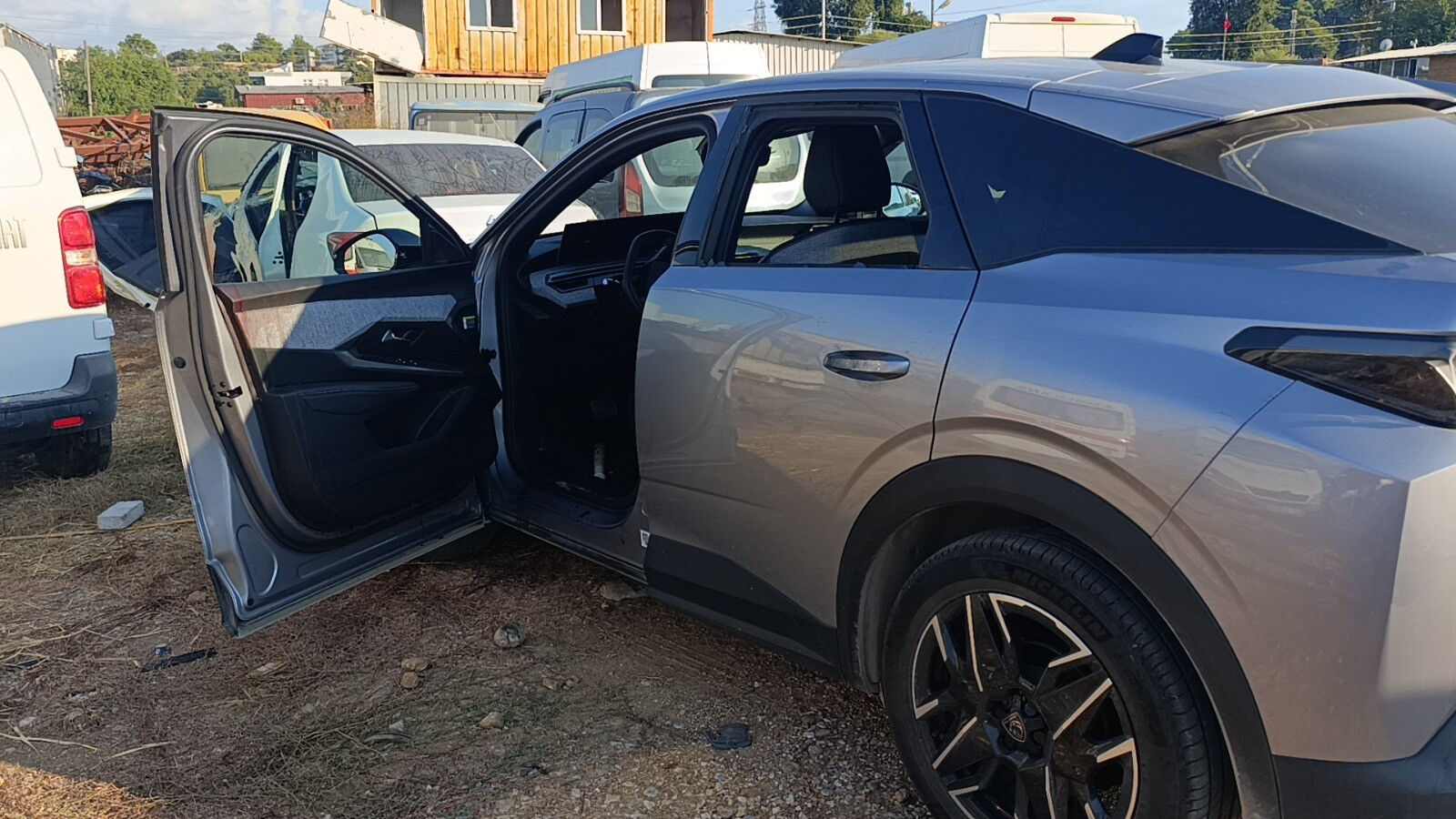 Arkadaşlarını arayıp konum atmış! Kiraladığı araçta başından vurulmuş halde bulundu Arkadaşlarını arayıp konum atmış! Kiraladığı araçta başından vurulmuş halde bulundu - 1. Resim