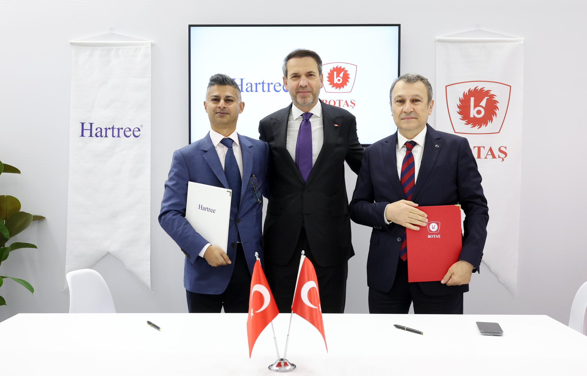 Bakan Bayraktar duyurdu! BOTAŞ'tan yeni anlaşma: 600 milyon metreküp LNG tedarik edilecek  Bakan Bayraktar duyurdu! BOTAŞ'tan yeni anlaşma: 600 milyon metreküp LNG tedarik edilecek  - 1. Resim