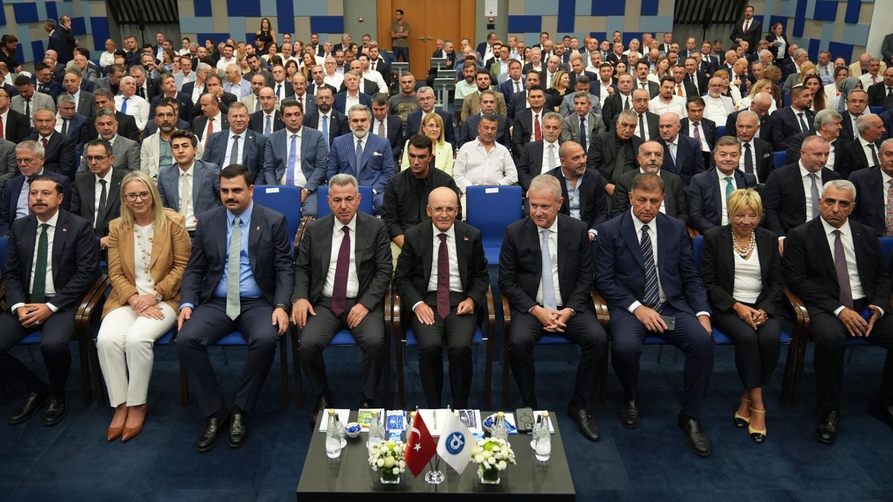 Bakan Şimşek, İzmir'de iş adamlarıyla buluştu Bakan Şimşek, İzmir'de iş adamlarıyla buluştu
