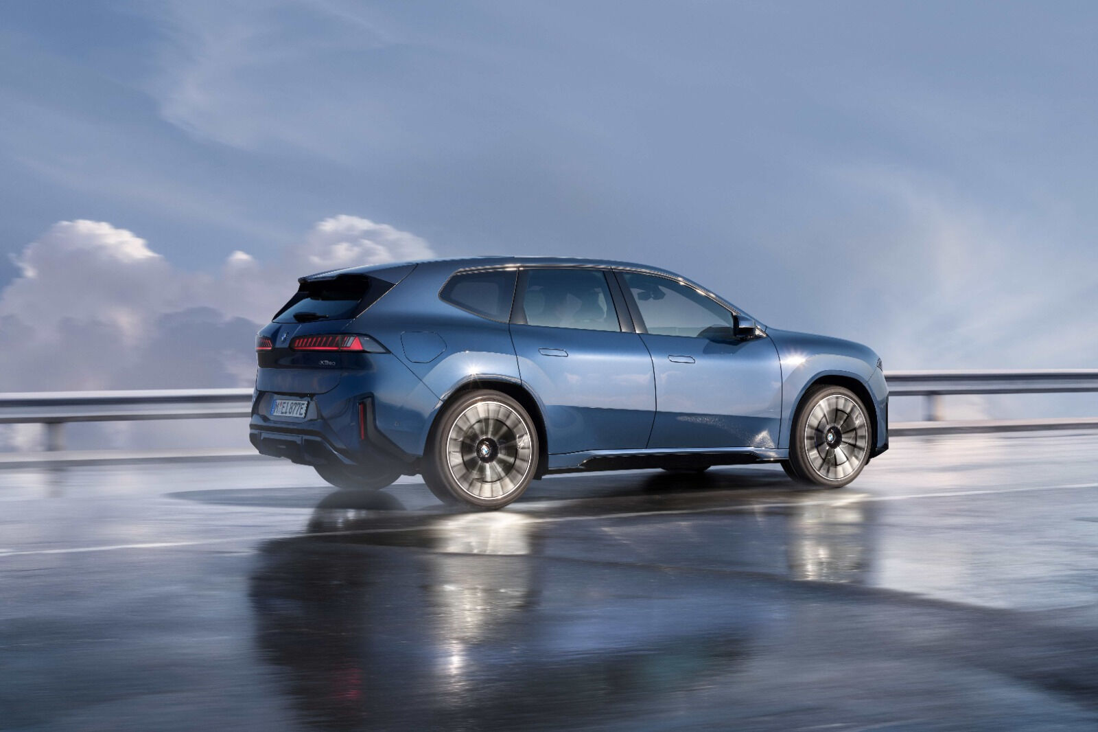 Ezeli rakipler Münih’te karşı karşıya! BMW iX3 ve Mercedes Benz GLC EQ hayran bıraktırdı Ezeli rakipler Münih’te karşı karşıya! BMW iX3 ve Mercedes Benz GLC EQ hayran bıraktırdı - 3. Resim