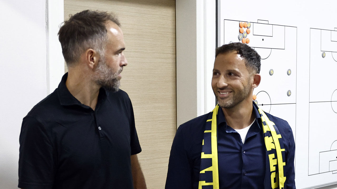 Fenerbahçe'de yeni teknik direktör Domenico Tedesco'nun ilk sözleri: Tüm kulvarlarda maksimumu hedefliyoruz Fenerbahçe'de yeni teknik direktör Domenico Tedesco'nun ilk sözleri: Tüm kulvarlarda maksimumu hedefliyoruz - 2. Resim