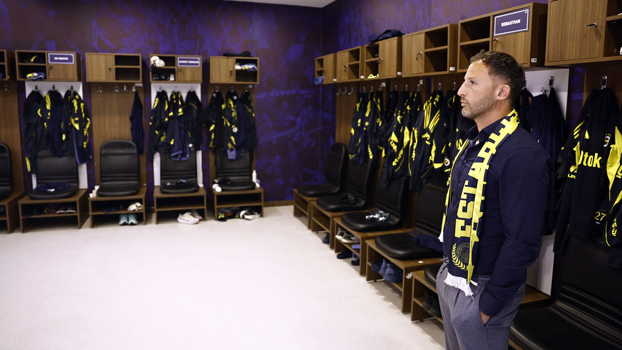 Fenerbahçe'de yeni teknik direktör Domenico Tedesco'nun ilk sözleri: Tüm kulvarlarda maksimumu hedefliyoruz Fenerbahçe'de yeni teknik direktör Domenico Tedesco'nun ilk sözleri: Tüm kulvarlarda maksimumu hedefliyoruz - 1. Resim