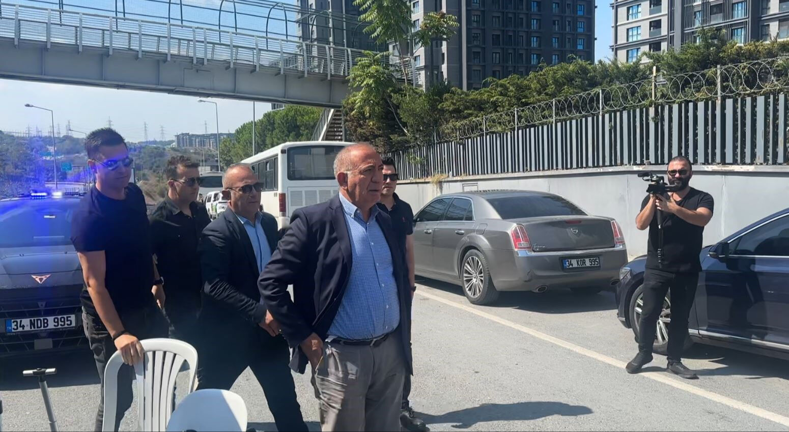 İl Başkanlığı'na giden Gürsel Tekin, 5 dakikada apar topar ayrıldı! Gelen telefonla yıkıldı - 1. Resim