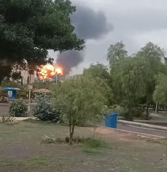 İsrail, Yemen'deki Husileri hedef alan hava saldırıları başlattı! Çok sayıda ölü ve yaralı var İsrail, Yemen'deki Husileri hedef alan hava saldırıları başlattı - 4. Resim
