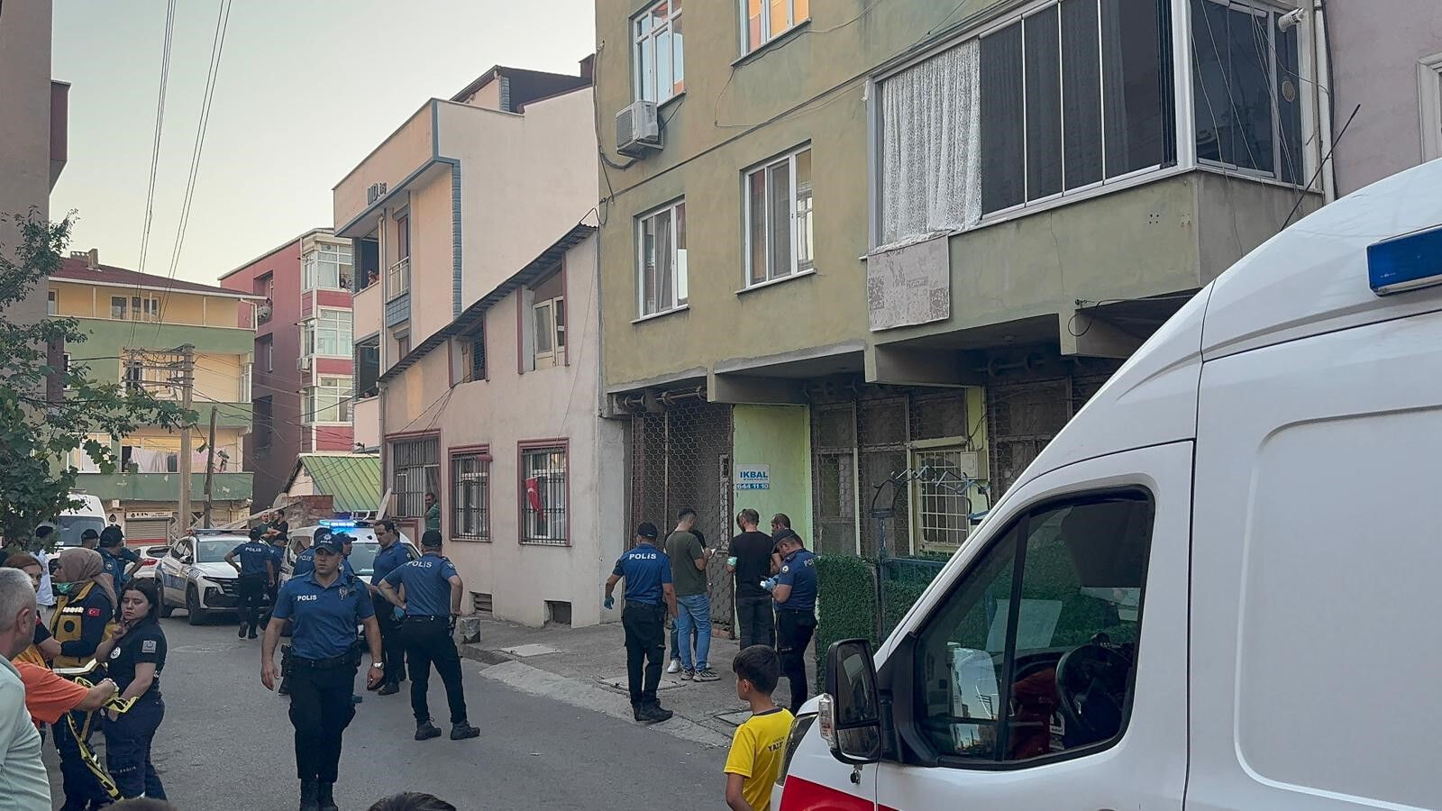 Kocaeli'de vahşet! Anneyle 5 yaşındaki kızı feci halde bulundu: Katil evlat her şeyi itiraf etti! Kocaeli'de vahşet! Anneyle 5 yaşındaki kızı feci halde bulundu: 15 yaşındaki çocuk gözaltında - 3. Resim