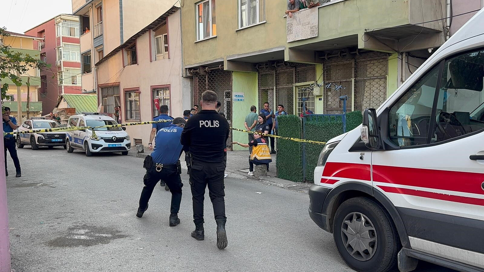 Kocaeli'de vahşet! Anneyle 5 yaşındaki kızı feci halde bulundu: Katil evlat her şeyi itiraf etti! Kocaeli'de vahşet! Anneyle 5 yaşındaki kızı feci halde bulundu: 15 yaşındaki çocuk gözaltında - 4. Resim