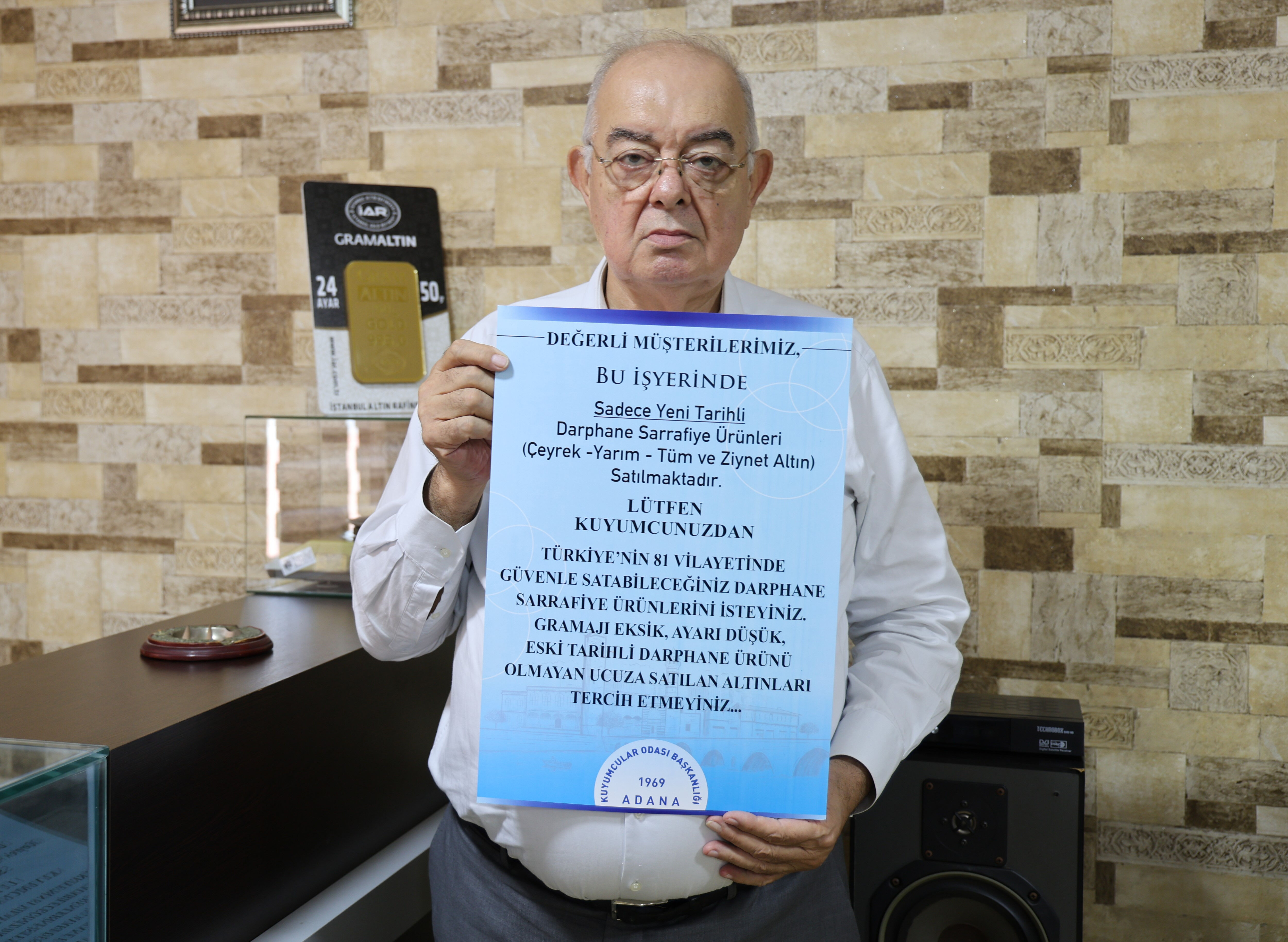 Kuyumcular yazı astı! Adana'da bu altınların satışı yasaklandı, alım satım artık böyle yapılacak Kuyumcular yazı astı! Adana'da bu altınların satışı yasaklandı, alım satım artık böyle yapılacak - 2. Resim