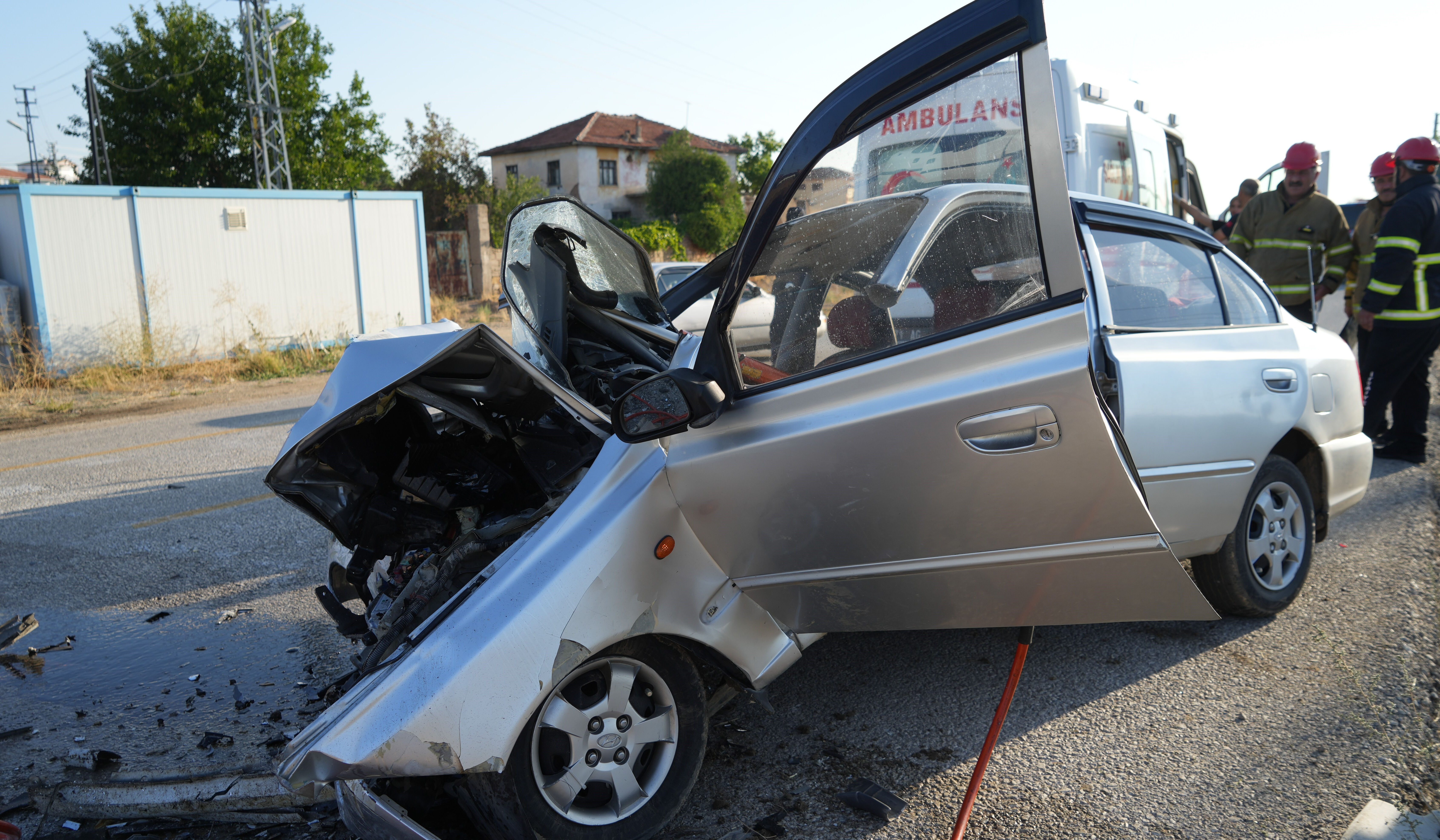 Otomobiller kafa kafaya çarpıştı! Feci kazada 2 sürücü de can verdi Otomobiller kafa kafaya çarpıştı! Feci kazada 2 sürücü de can verdi - 2. Resim