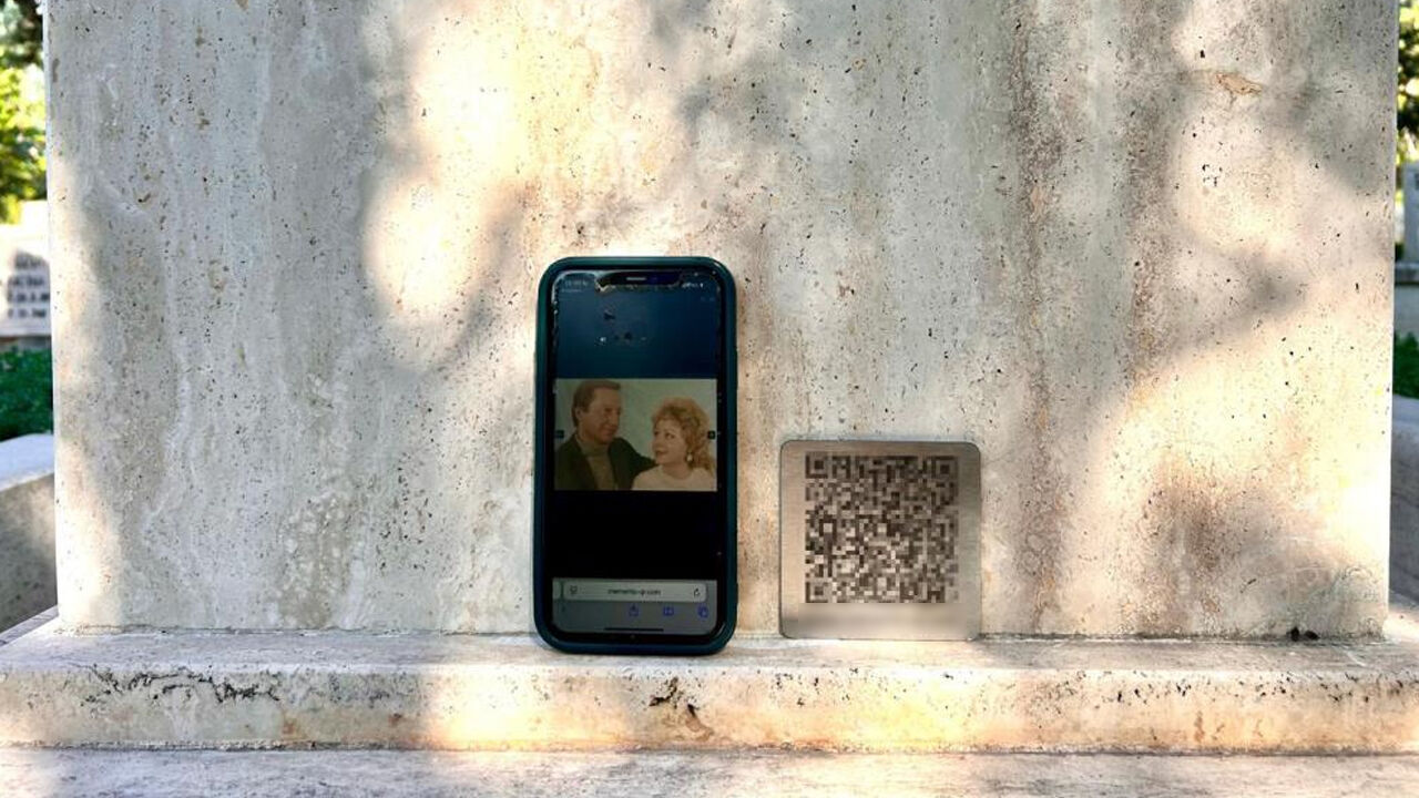 QR kodlu mezarlara ilgi artıyor! Yeni nesil mezar anlayışı QR kodlu mezarlara ilgi artıyor! Yeni nesil mezar anlayışı - 1. Resim