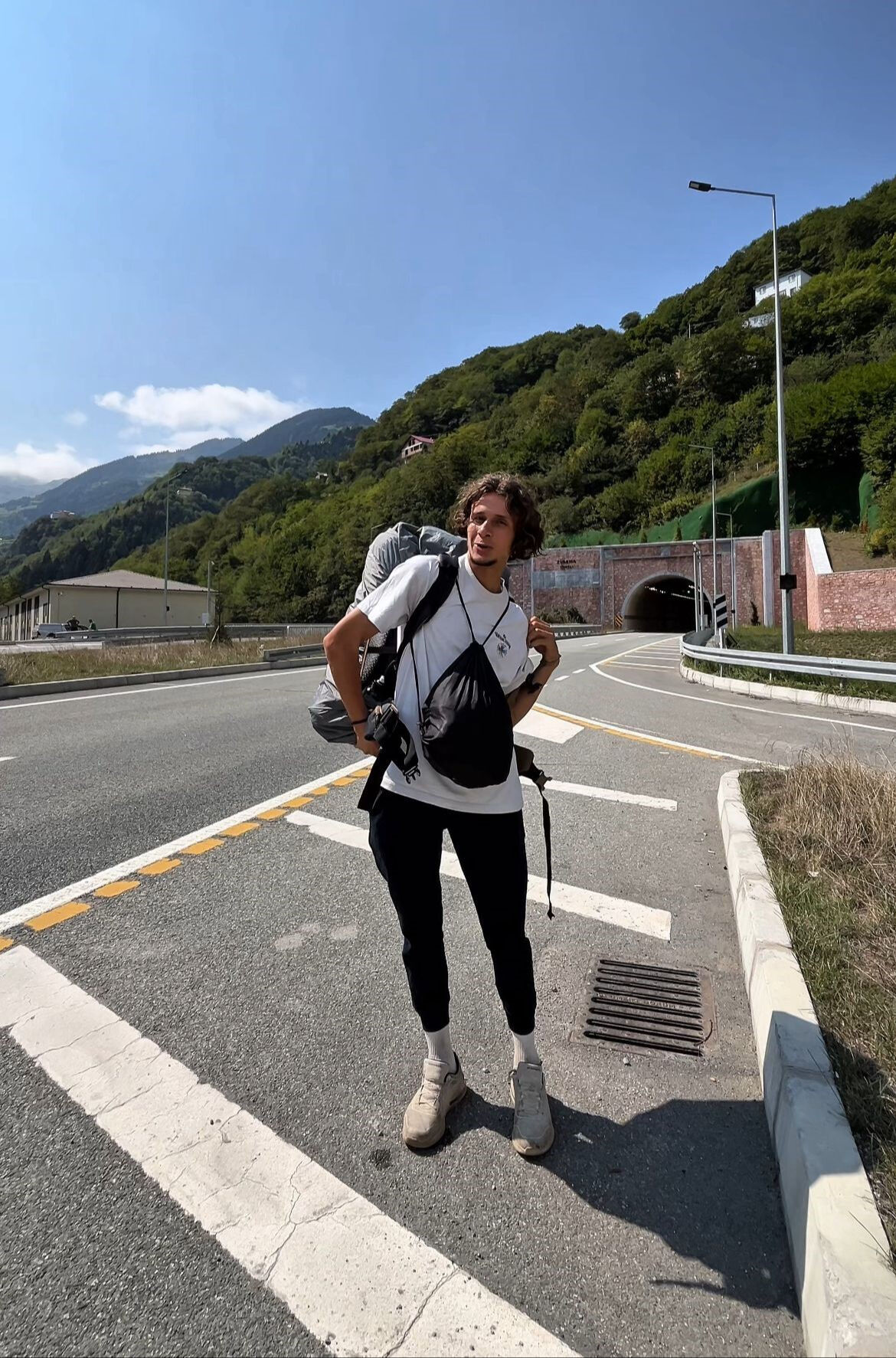 Tarihe geçti! 14,5 km'lik yeni Zigana Tüneli'ni 2,5 saatte yürüdü Tarihe geçti! 14,5 km'lik yeni Zigana Tüneli'ni 2,5 saatte yürüdü - 1. Resim