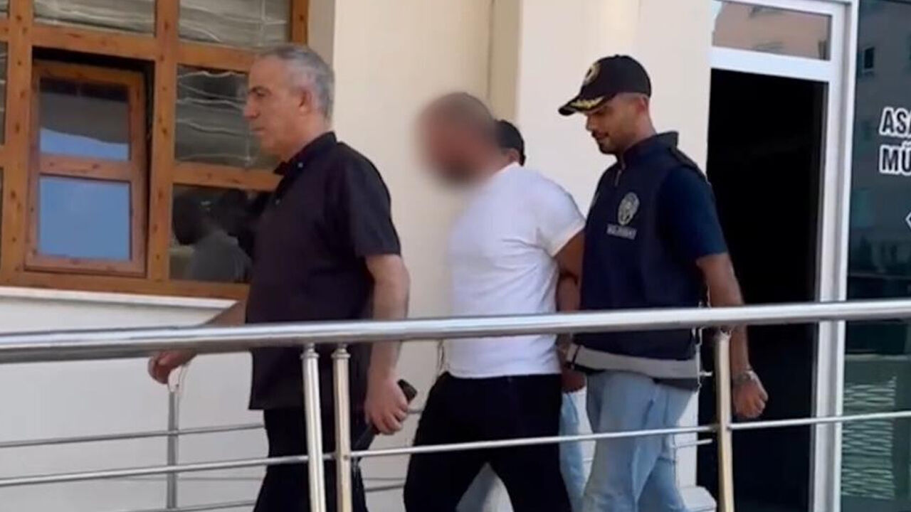 Yıllarca hapis yattı, uslanmadı! 10 ev soyan şahıs tekrar yakayı ele verdi Yıllarca hapis yattı, uslanmadı! 10 ev soyan şahıs tekrar yakayı ele verdi - 2. Resim