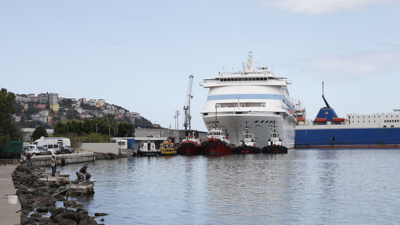 11 katlı gemi limana demir attı: Yaklaşık 1000 Rus turist kente akın etti! - 1. Resim