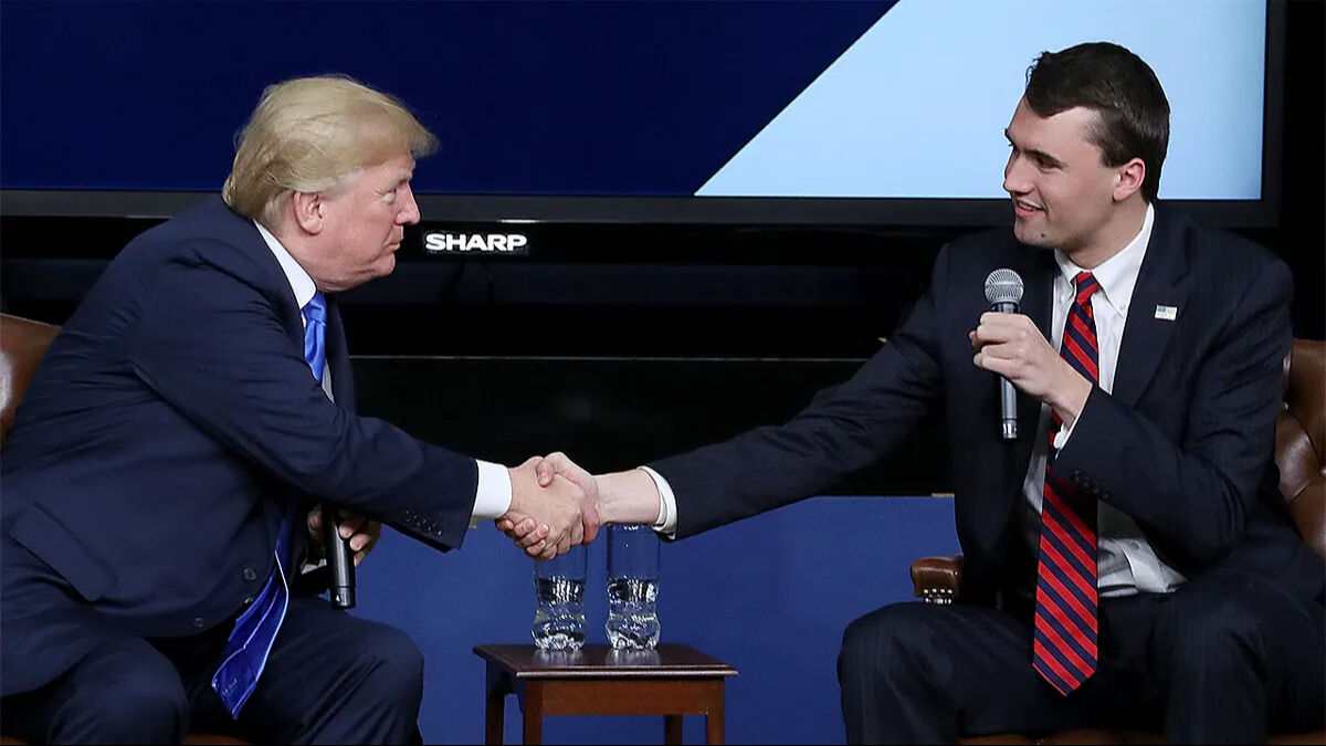 ABD'de Trump destekçisi aktivist Charlie Kirk'e silahlı saldırı! Yüzlerce kişinin gözü önünde öldürüldü Trump ve Charlie Kirk