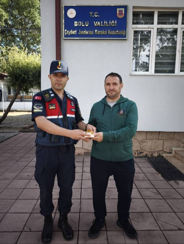 Altın dolu çanta kayboldu! İçindeki nişan hatırası hepsini kurtardı Altın dolu çanta kayboldu! İçindeki nişan hatırası hepsini kurtardı - 1. Resim