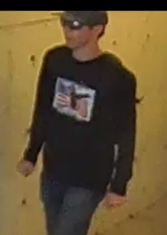 Charlie Kirk suikasti: FBI şüphelinin görüntüsünü yayınladı, yardım istedi Charlie Kirk suikasti: FBI şüphelinin görüntüsünü yayınladı, yardım istedi - 1. Resim