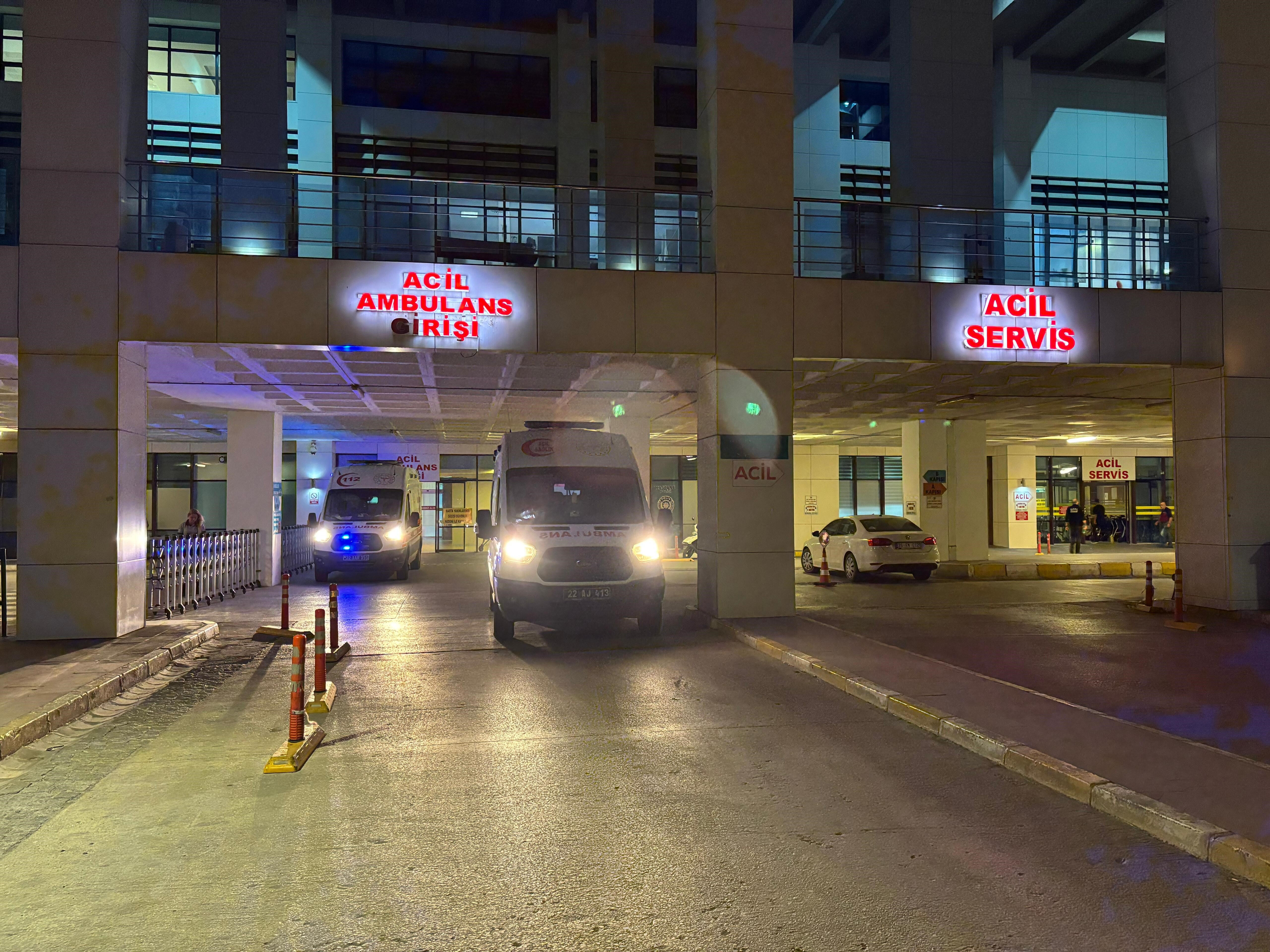 Edirne'de aile vahşeti! Siyanür, bıçak, balta, kızgın yağ... Sofradan ölüme kalktılar Edirne'de aile vahşeti! Siyanür, bıçak, balta, kızgın yağ... Herkes yaralı, sofradan ölüme kalktılar - 1. Resim