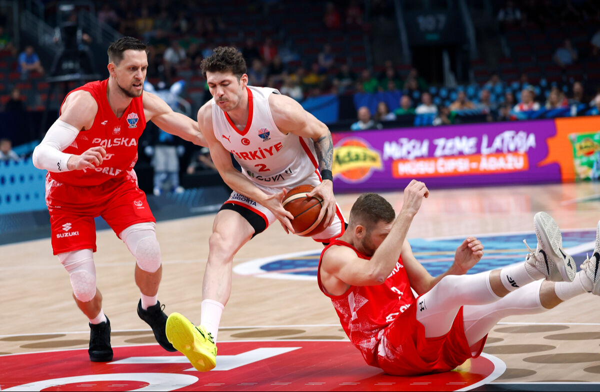 EuroBasket 2025'te yarı finalistler belli oldu EuroBasket 2025'te yarı finalistler belli oldu - 1. Resim