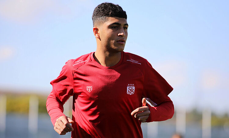 Fenerbahçe'den resmi teklif! Premier Lig'den Yunus Emre Konak cevabı Fenerbahçe'den resmi teklif! Premier Lig'den Yunus Emre Konak cevabı - 1. Resim