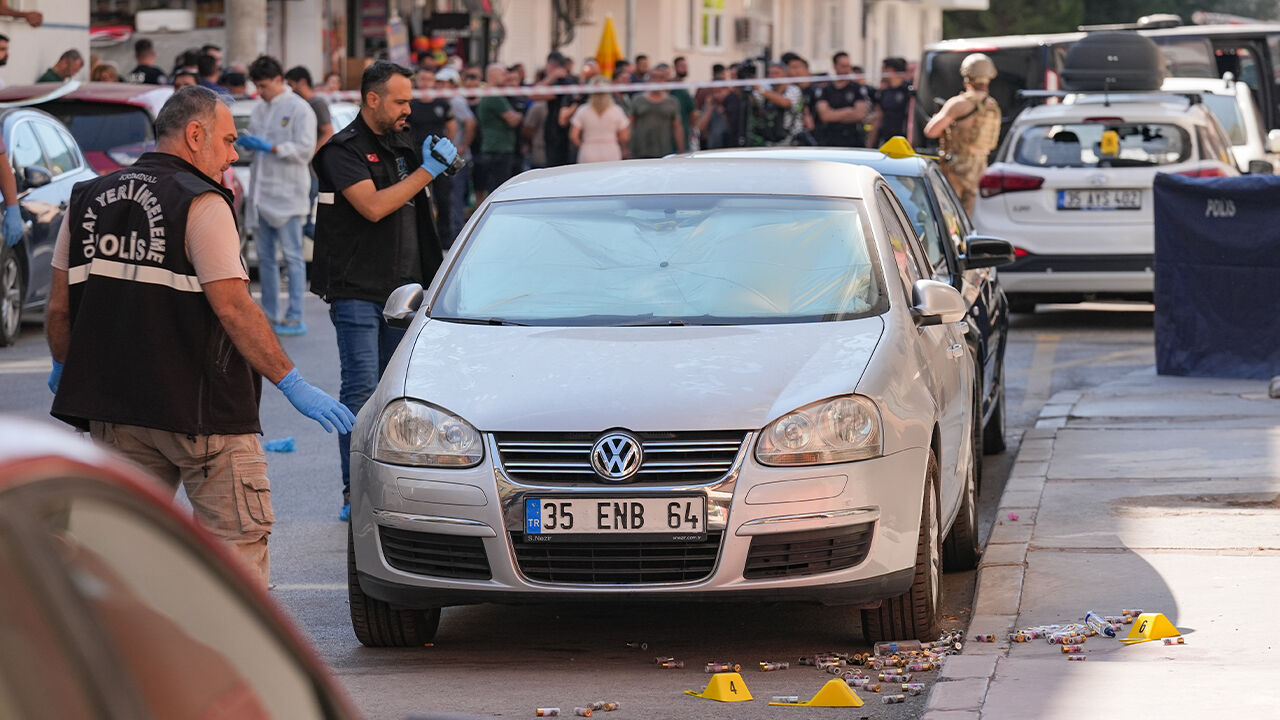 İzmir'de 2 polisi şehit eden katil, babasıyla atış talimi yapmış! İzmir'de 2 polisi şehit eden katil, babasıyla atış talimi yapmış! - 2. Resim