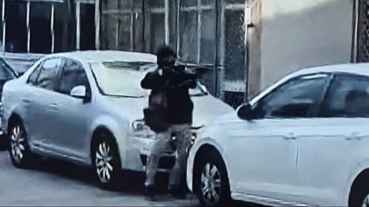 İzmir'de 2 polisi şehit eden katil, babasıyla atış talimi yapmış! İzmir'de 2 polisi şehit eden katil, babasıyla atış talimi yapmış! - 3. Resim