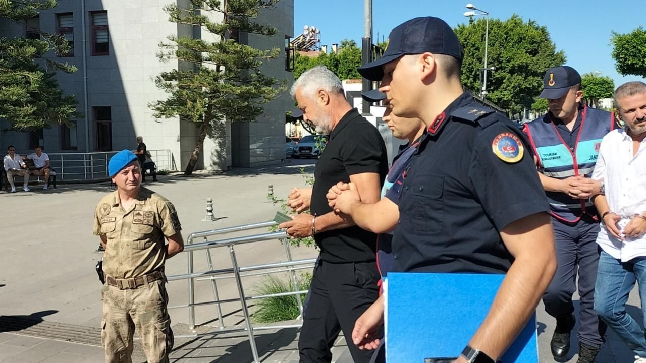 Manavgat eski Belediye Başkanı Şükrü Sözen ile kardeşi Fatih Sözen tutuklandı