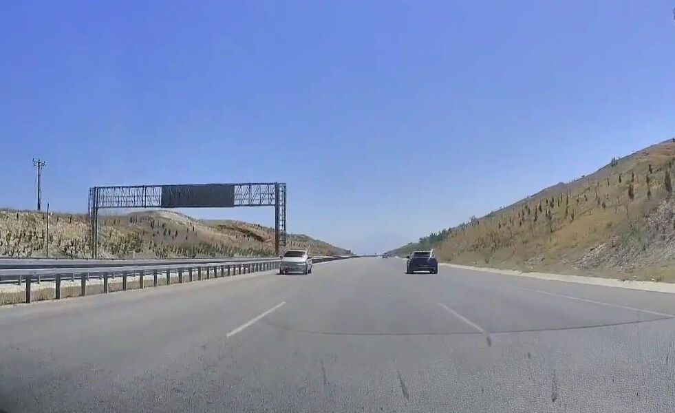 Ters yönde gidip herkesi tehlikeye attı! Bahanesi saç baş yoldurur Ters yönde gidip herkesi tehlikeye attı! Bahanesi saç baş yoldurur - 2. Resim