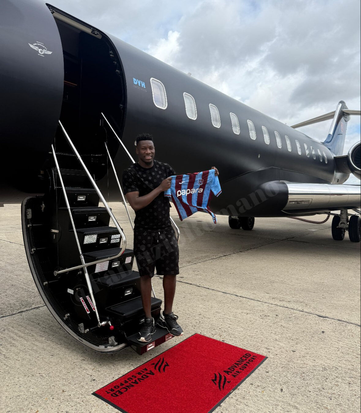 Trabzonspor yeni kalecisine kavuştu: Andre Onana imza için Türkiye'de Trabzonspor yeni kalecisine kavuştu: Andre Onana, Türkiye'de - 1. Resim