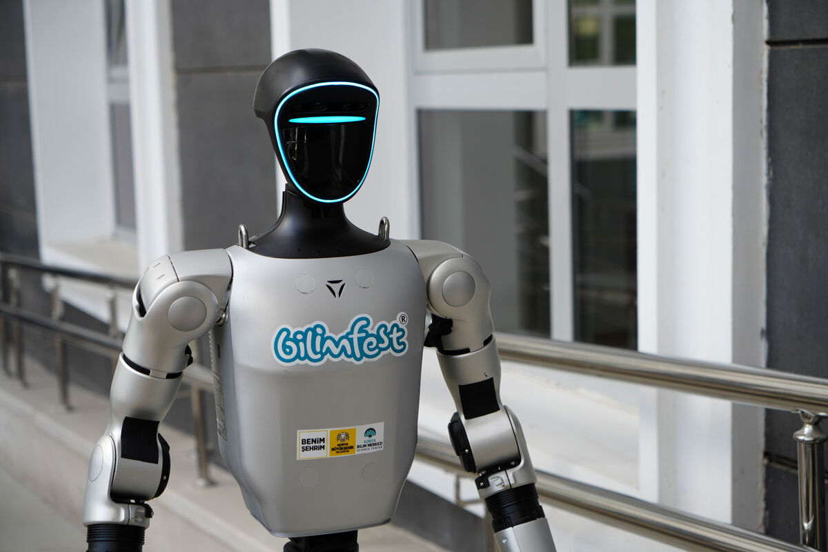 Türkiye'de bir ilk: İnsansı robot Festman, nüfusa kaydettirildi Türkiye'de bir ilk: İnsansı robot Festman, nüfusa kaydettirildi - 1. Resim