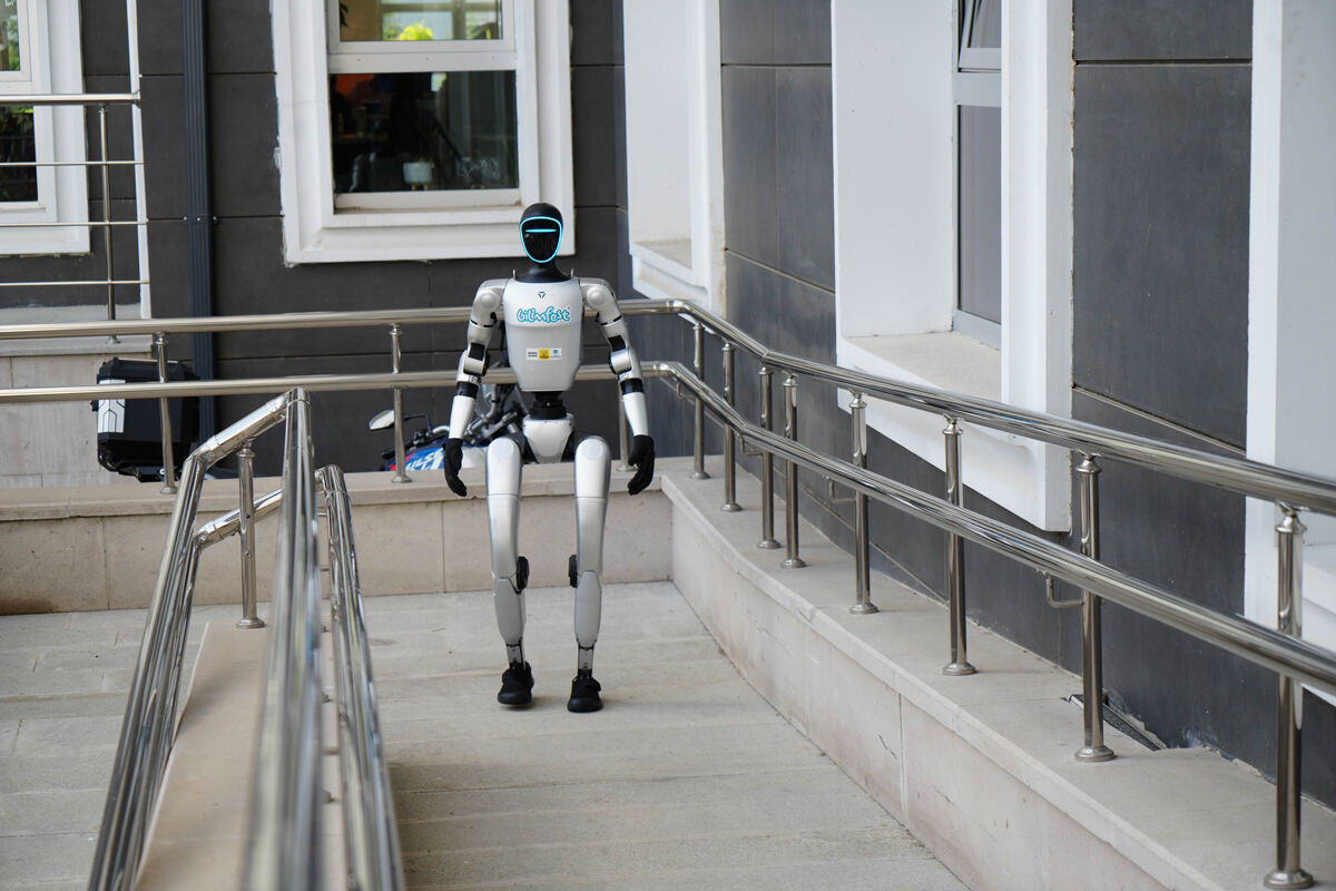 Türkiye'de bir ilk: İnsansı robot Festman, nüfusa kaydettirildi Türkiye'de bir ilk: İnsansı robot Festman, nüfusa kaydettirildi - 2. Resim