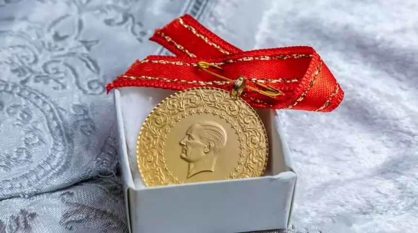 Türkiye'de yastık altında ne kadar altın var? Vatandaş evinde servet tutuyor Türkiye'de yastık altında ne kadar altın var? Vatandaş evinde servet tutuyor - 1. Resim