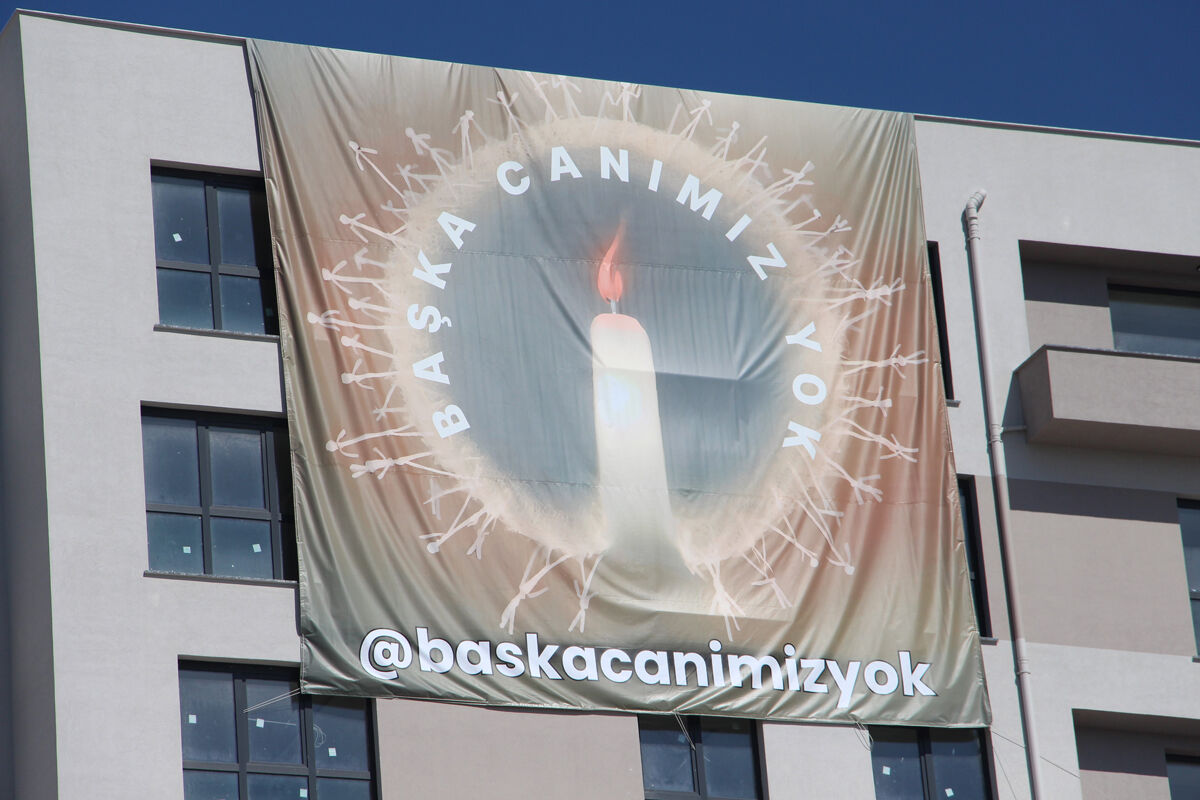 78 kişinin öldüğü yangın davası öncesi yürek burkan çağrı 78 kişinin öldüğü yangın davası öncesi yürek burkan çağrı - 1. Resim