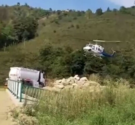 Bölge halkı gizemli helikopterin peşinde! Kimlikleri sorgulanınca gerginlik çıktı - 1. Resim
