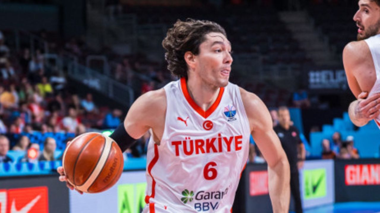 Cedi Osman sakatlandı mı, Yunanistan maçında oynayacak mı? Türkiye-Yunanistan basketbol maçı bu akşam!