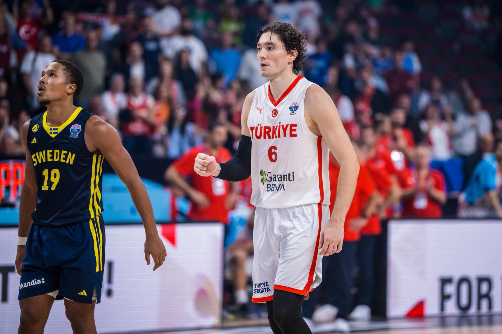 Cedi Osman sakatlandı mı, Yunanistan maçında oynayacak mı? Türkiye-Yunanistan basketbol maçı bu akşam! Cedi Osman sakatlandı mı, Yunanistan maçında oynayacak mı? Türkiye-Yunanistan basketbol maçı bu akşam! - 1. Resim