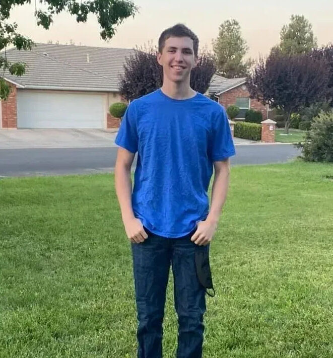Charlie Kirk suikastında 22 yaşındaki katil zanlısı tutuklandı! İşte Tyler Robinson hakkında bilinenler Charlie Kirk suikastı sonrası düzenlenen basın toplantısında konuşan Utah Valisi Spencer Cox, soruşturmada yeni bir tutuklama beklenmediğini söyledi.