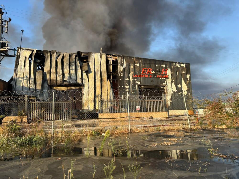 Kocaeli'de lojistik deposunda yangın! Ekipler bölgede Kocaeli'de lojistik deposunda yangın! Ekipler bölgede - 3. Resim